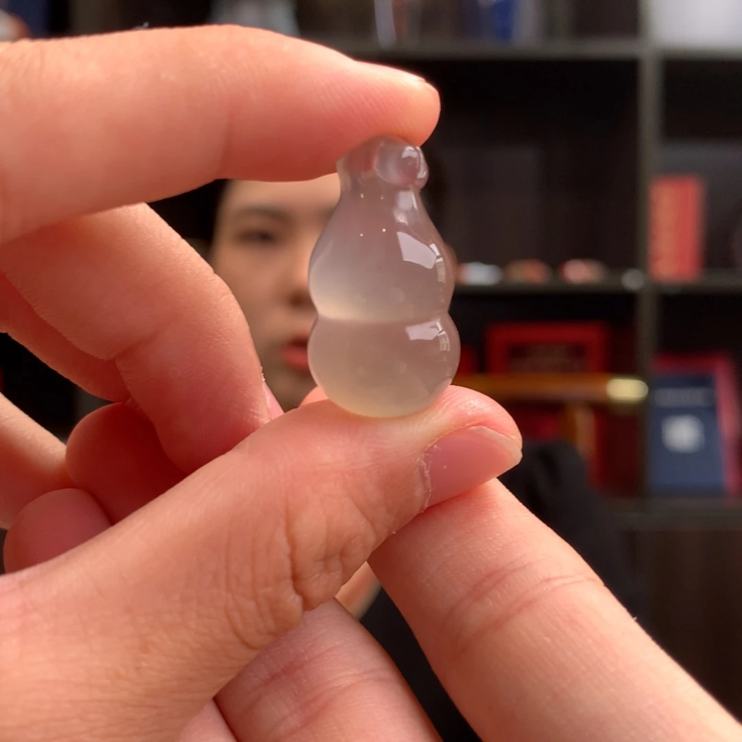 南红玛瑙原矿南红未镶嵌黑冰葫芦吊坠