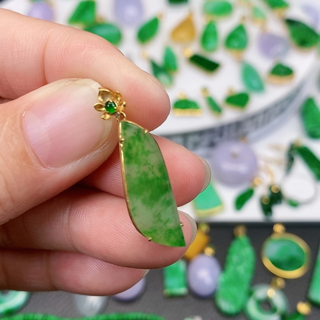 翡翠吊坠(不含链)18K金镶嵌