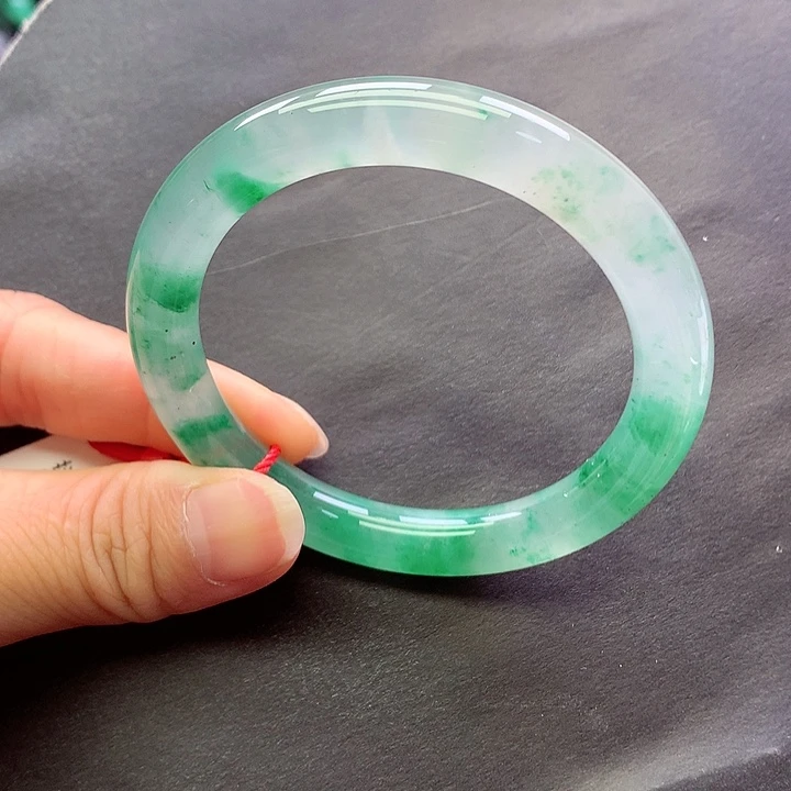 未镶嵌手镯石英质玉