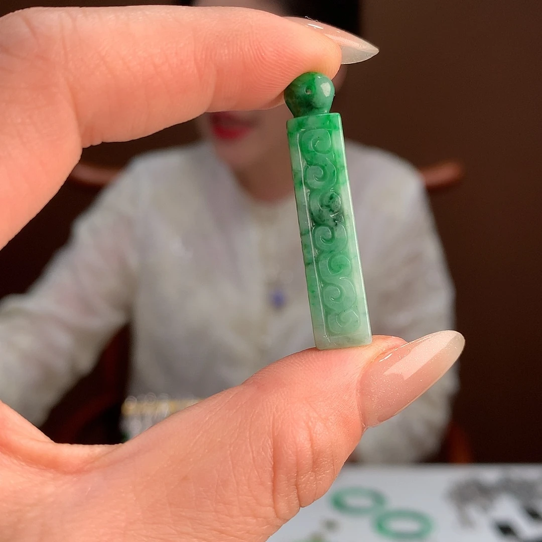 翡翠未镶嵌耳饰吊坠