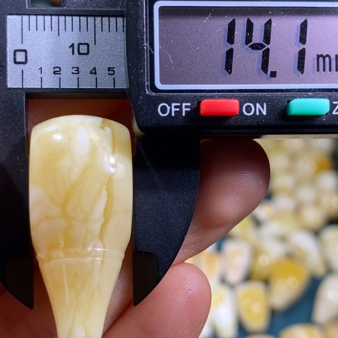 未镶嵌蜜蜡裸石配饰