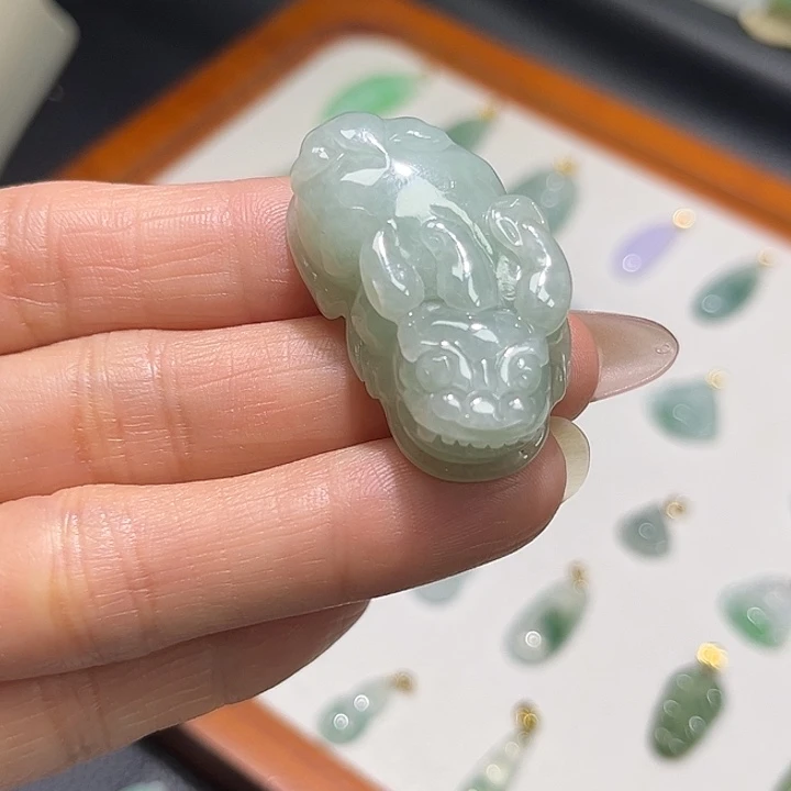 翡翠未镶嵌颈饰貔貅