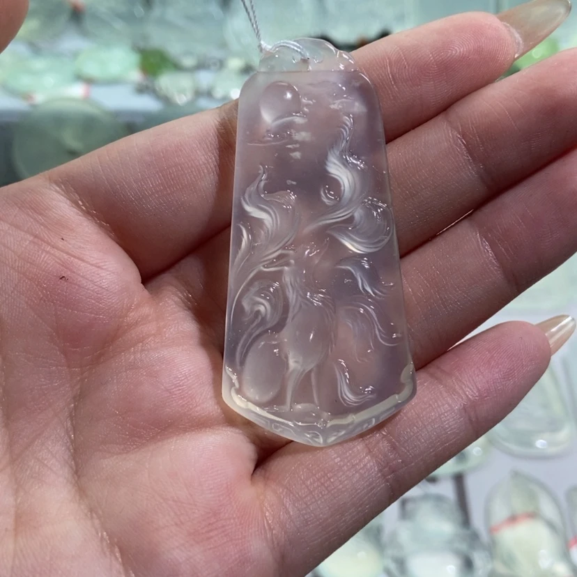 【闪购商品】蛇纹石玉颈饰未镶嵌拿****鱼