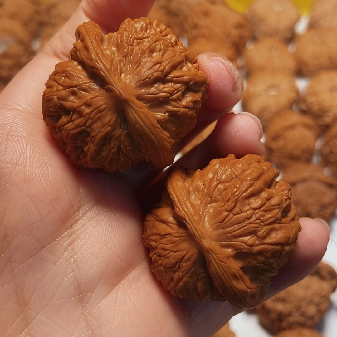 文玩核桃吊坠35血麒麟