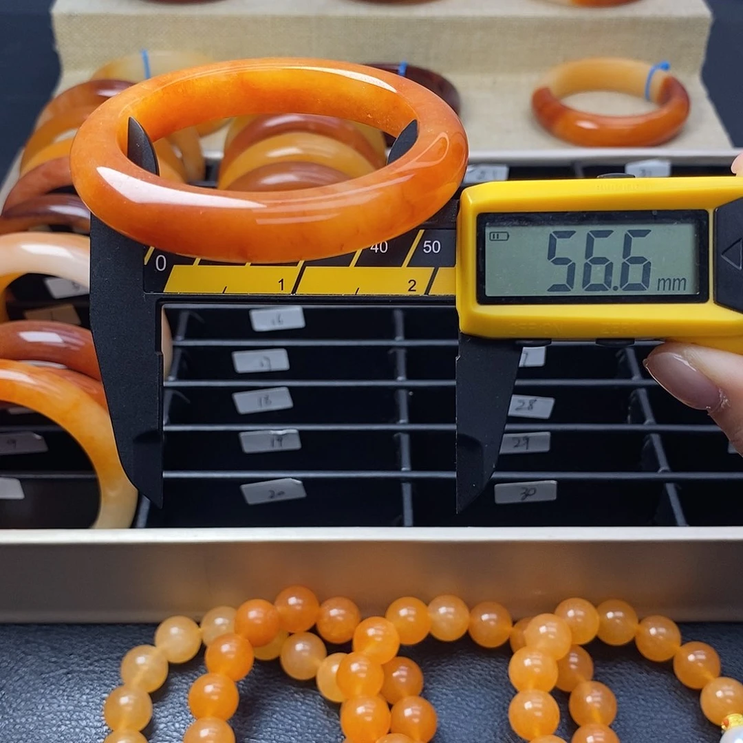 未镶嵌石英质玉（黄龙玉）手镯15号