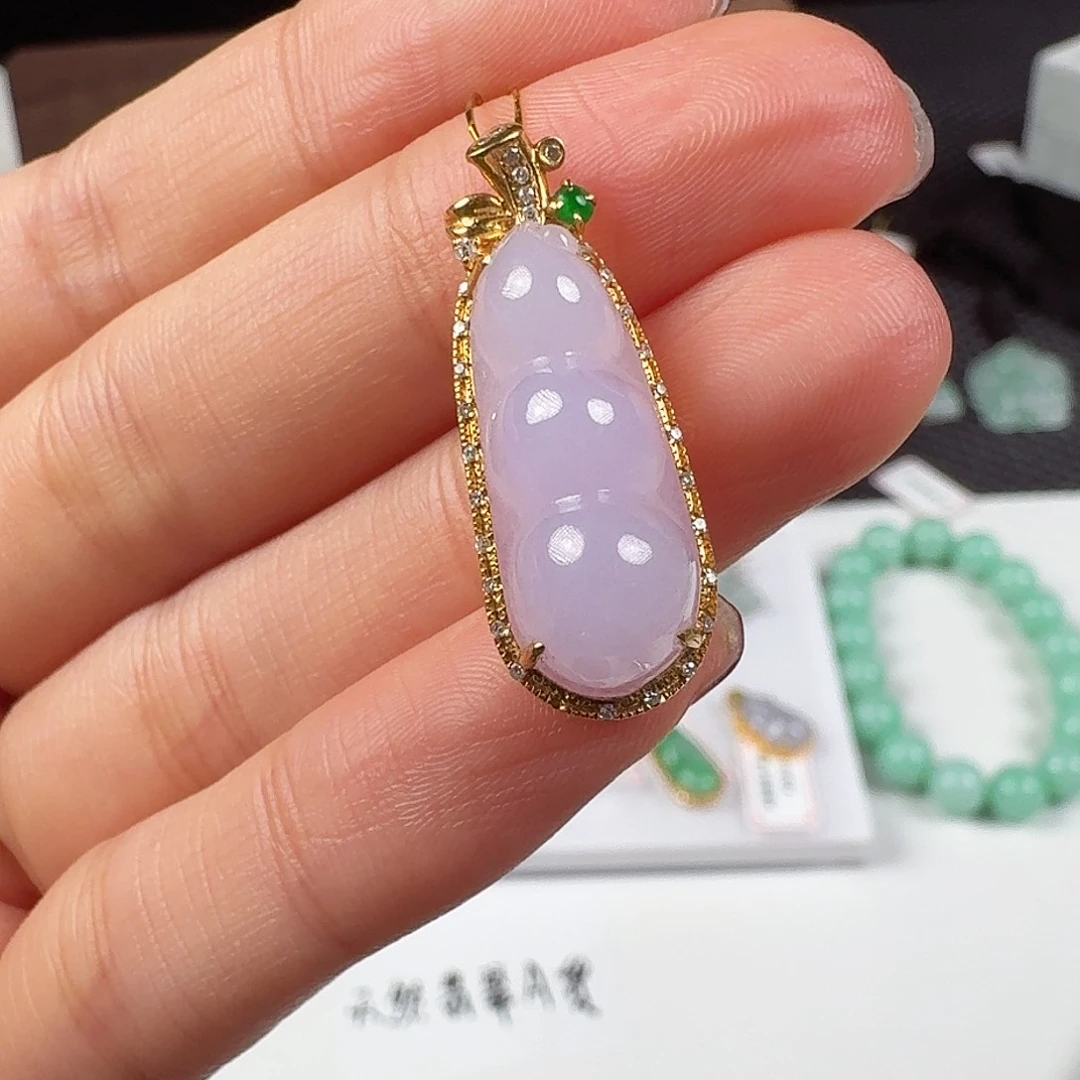 翡翠18K金镶嵌颈饰