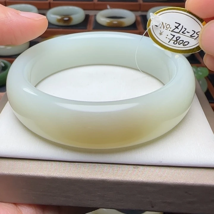 和田玉（白玉）未镶嵌手镯