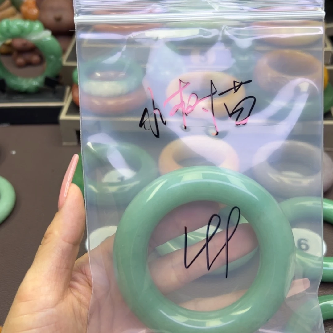 未镶嵌手镯石英岩玉小*苗
