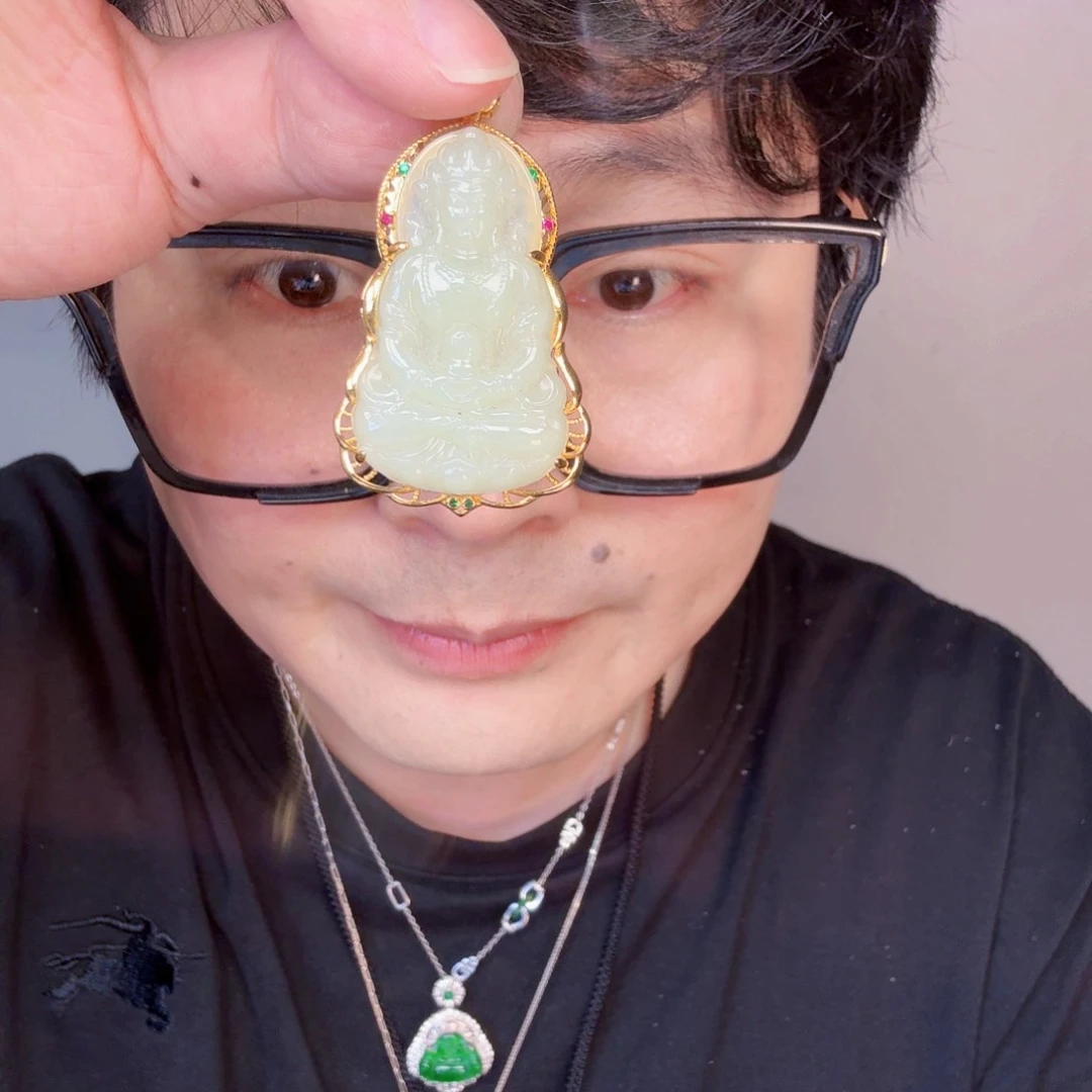 和田玉未镶嵌颈饰一件