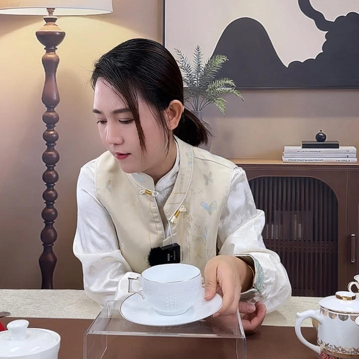 瓷2件套白色浮雕咖啡杯碟