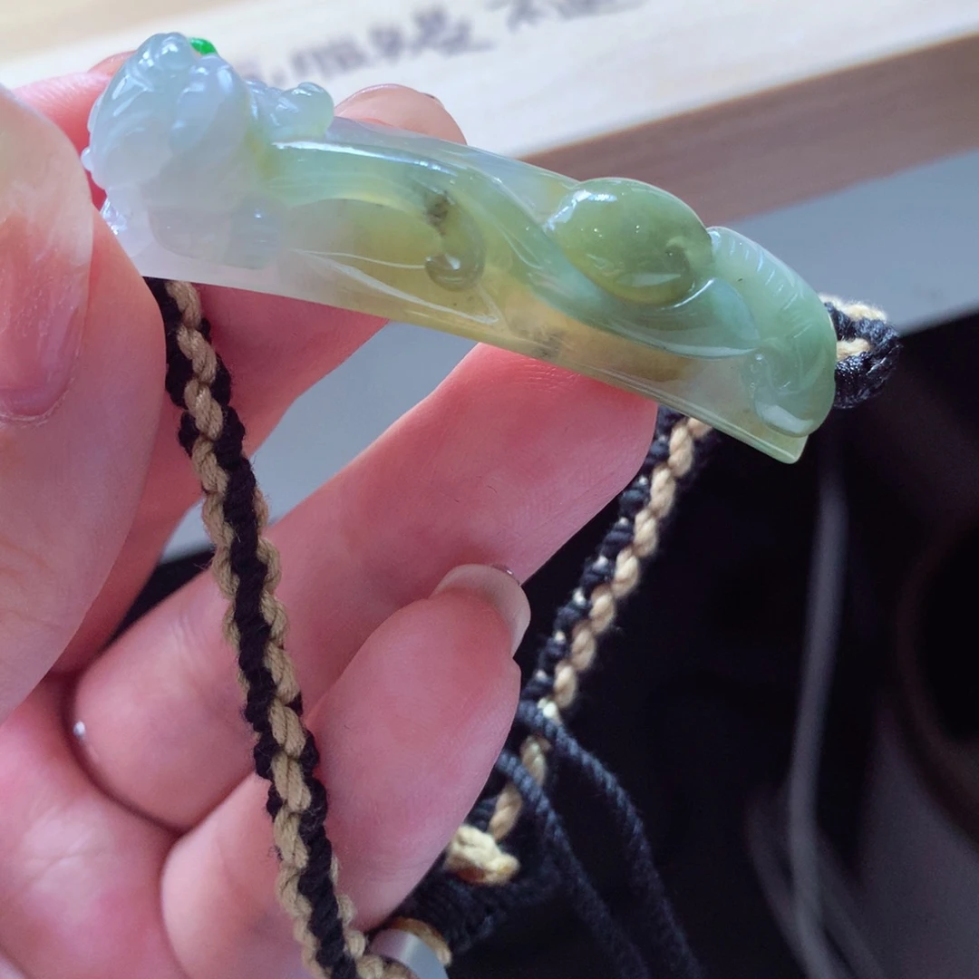 翡翠未镶嵌颈饰吊坠