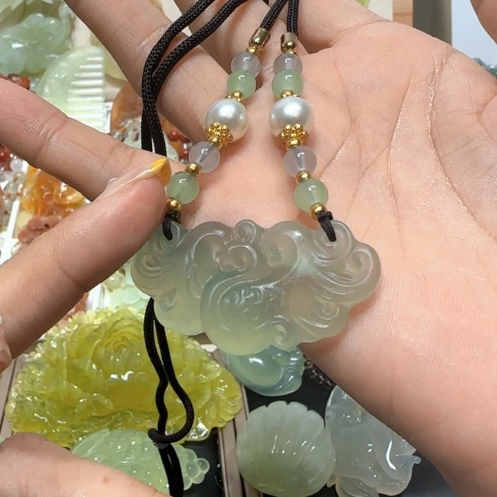未镶嵌蛇纹石玉吊坠