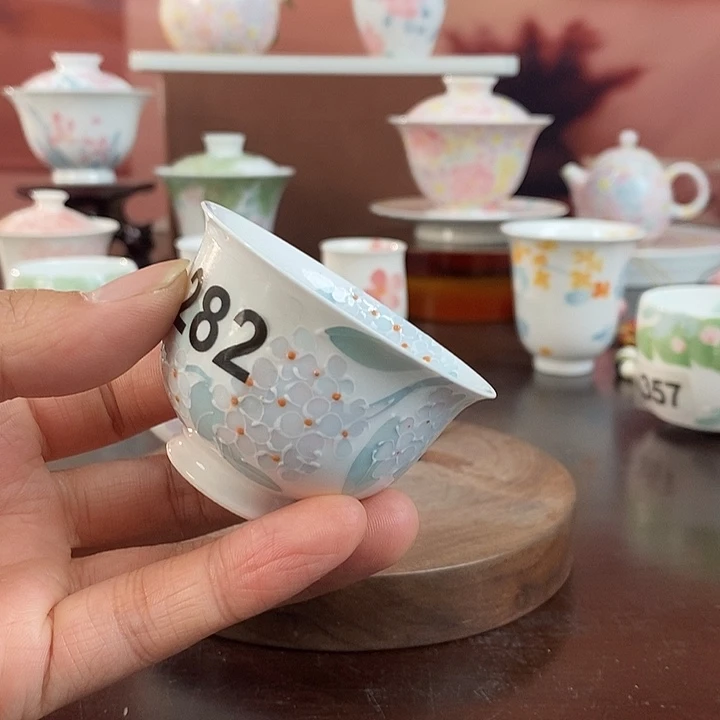 绣球花釉下品茗杯