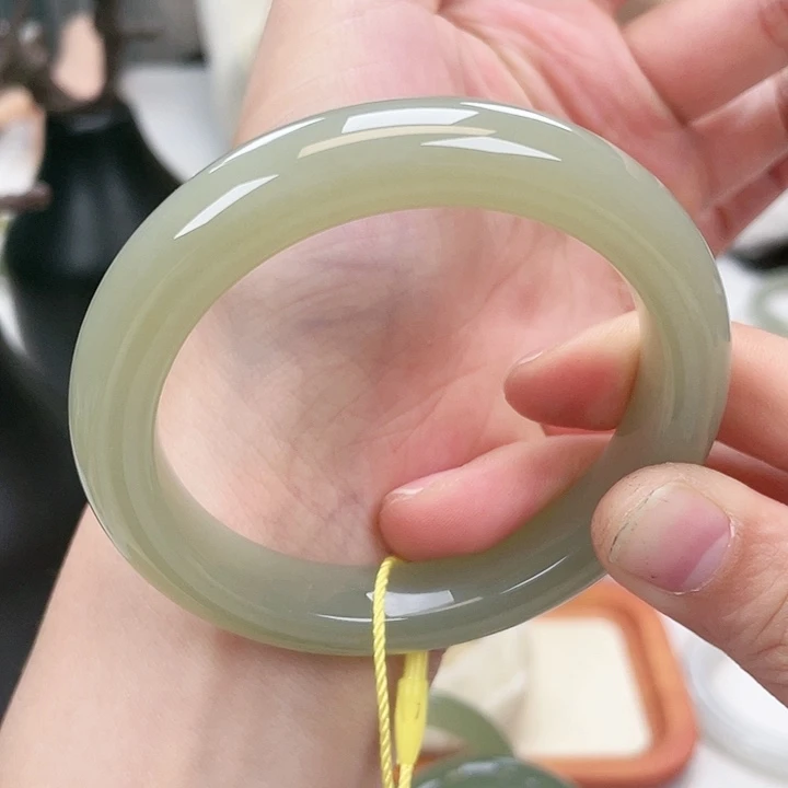 和田玉手镯56未镶嵌