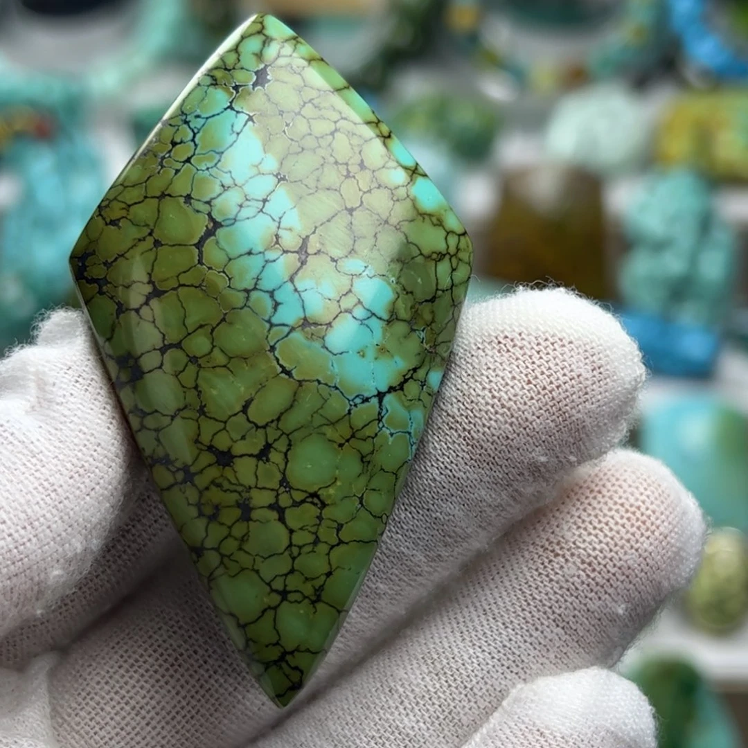 绿松石未镶嵌珠宝奇石