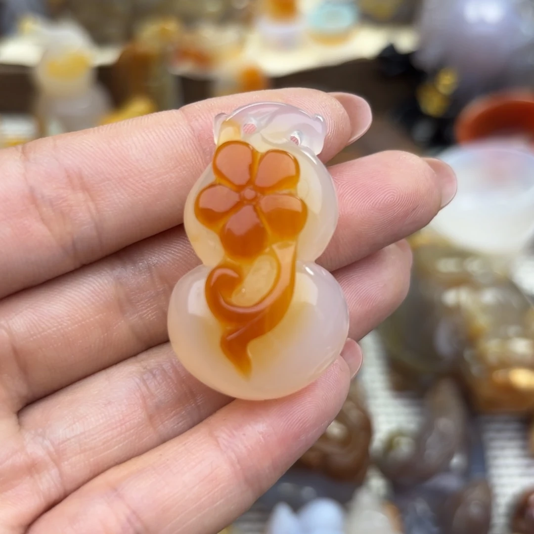 玛瑙/玉髓挂件未镶嵌金*