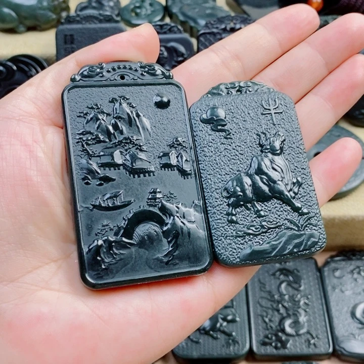 天***灵和田玉（青玉）未镶嵌颈饰双面雕刻