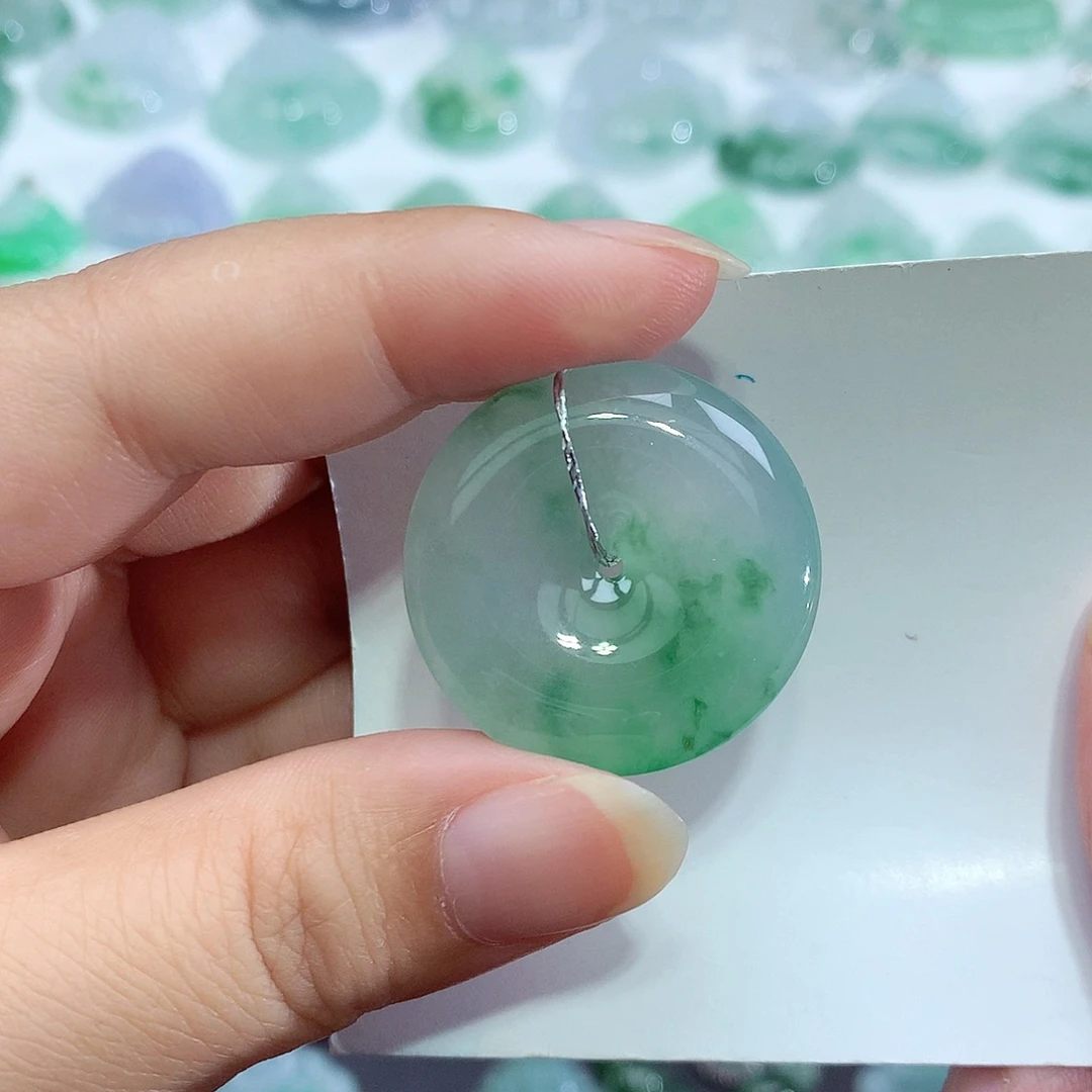 翡翠未镶嵌颈饰平安扣