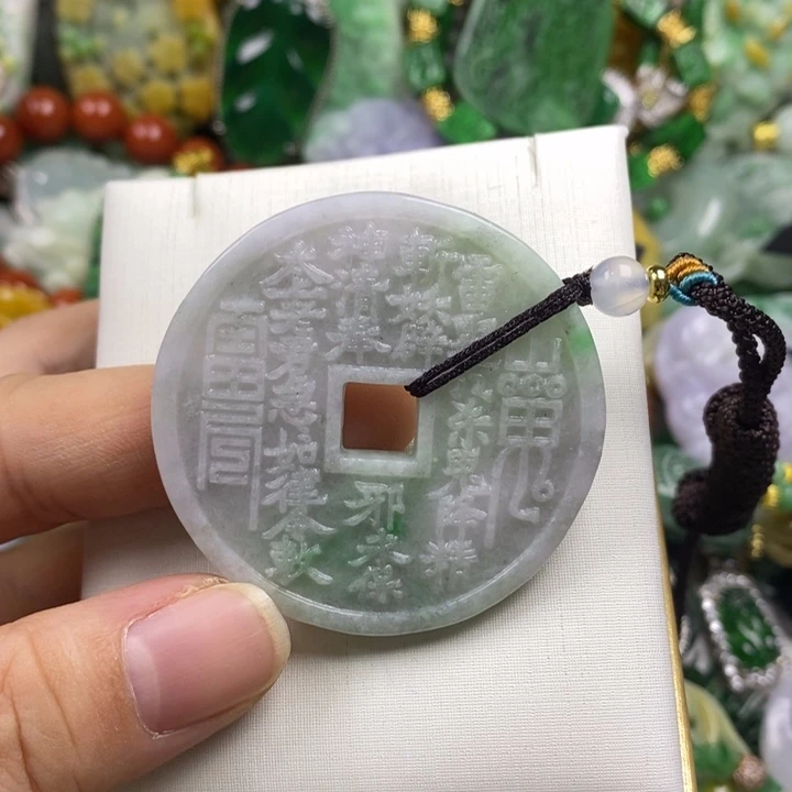 翡翠未镶嵌吊坠(赠链)