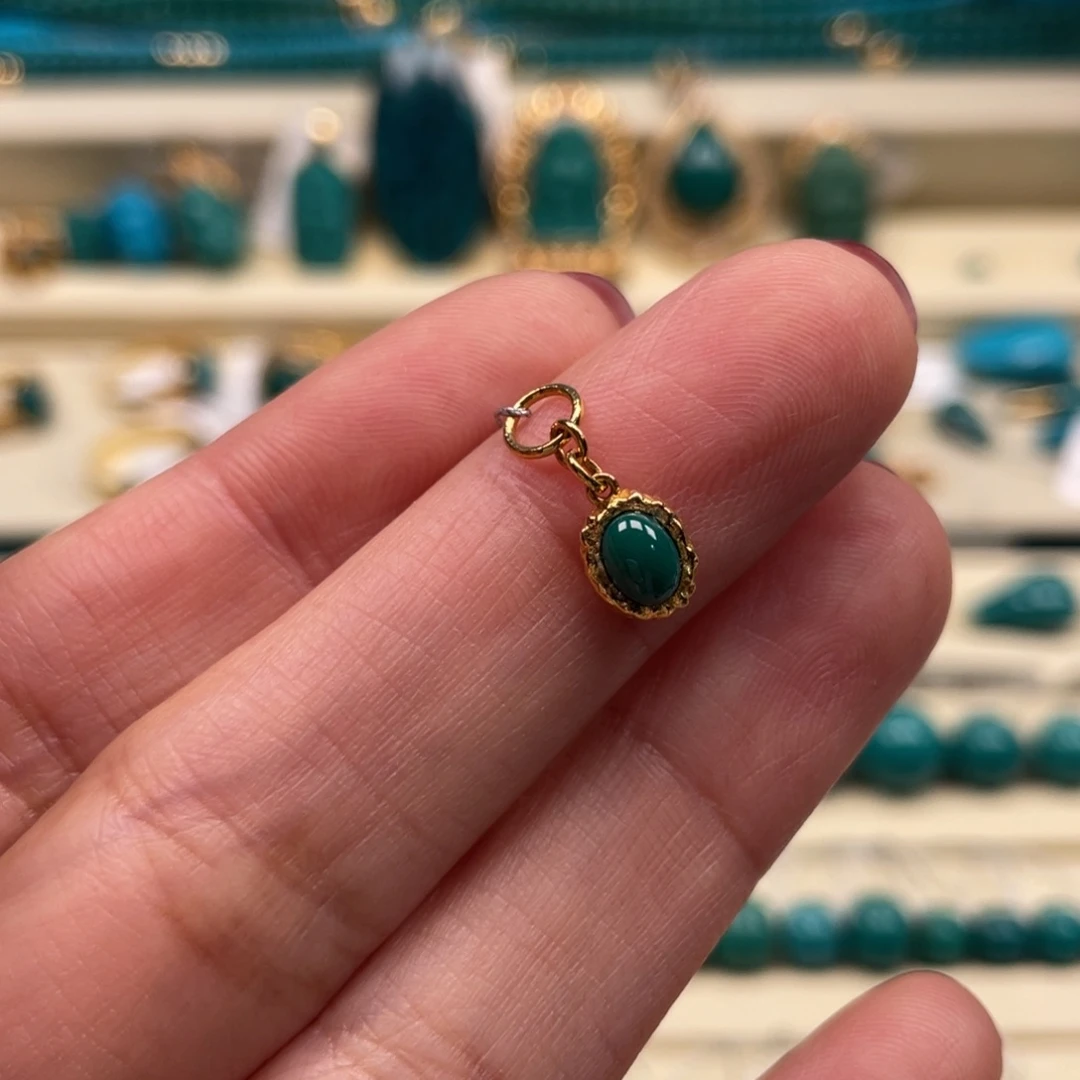 18K金镶嵌绿松石珠宝奇石侧挂