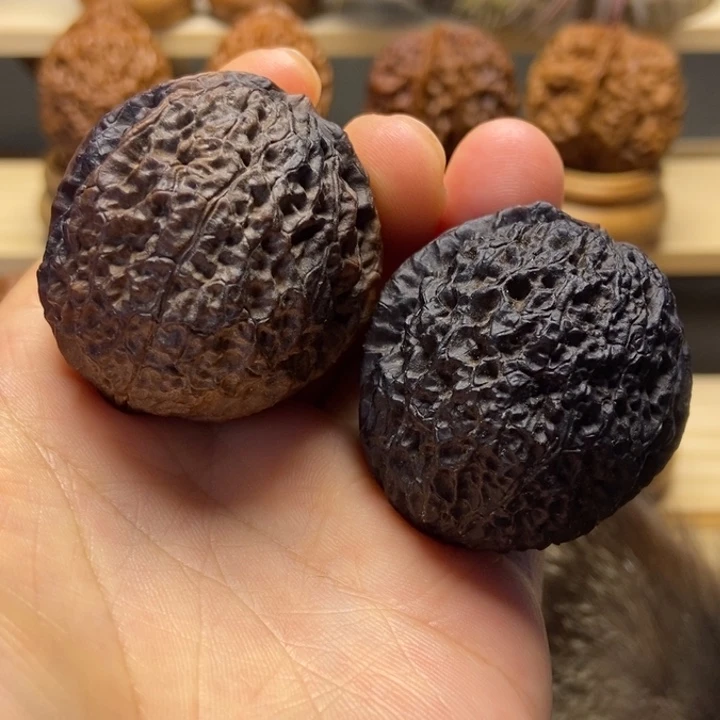 把件文玩核桃水龙纹铁狮子