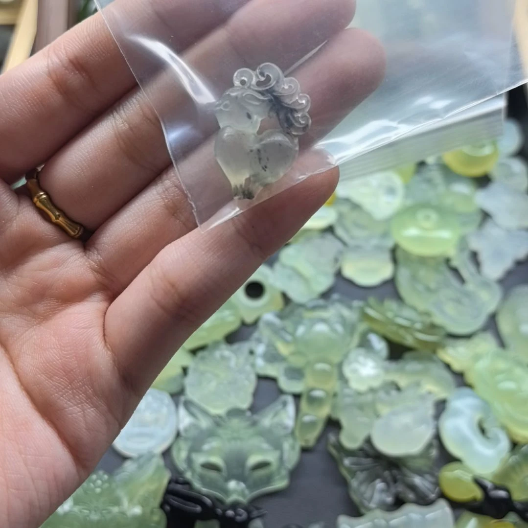 合金蛇纹石玉颈饰