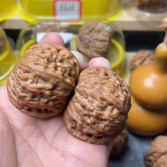 文玩核桃吊坠骚**了磨盘