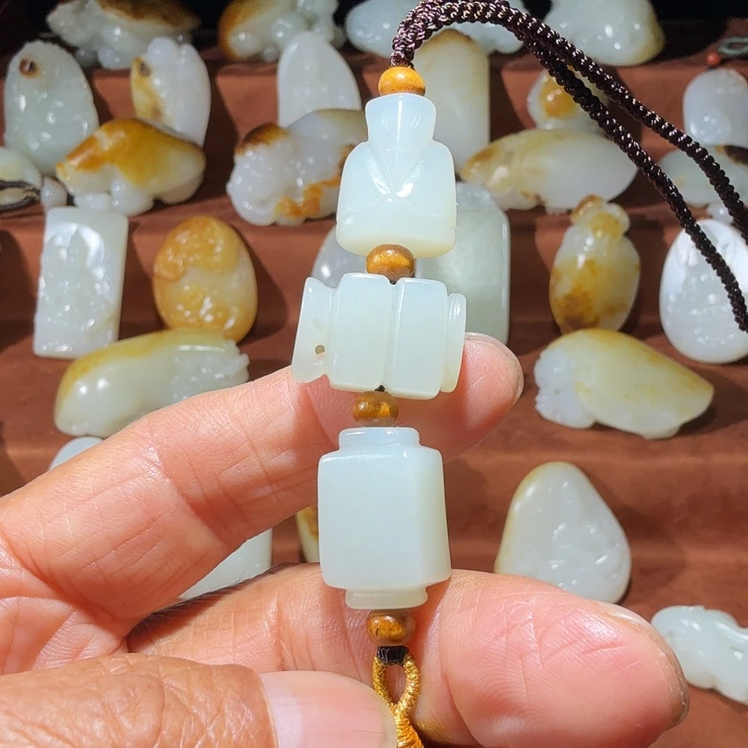 和田玉未镶嵌颈饰