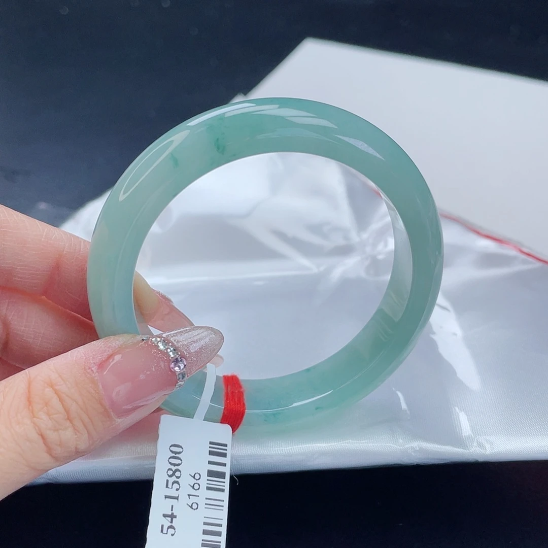 翡翠手镯未镶嵌翡翠