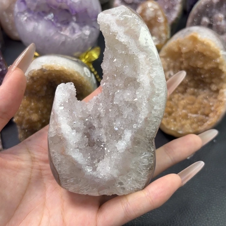 紫晶未镶嵌大型摆件（非配饰）奇石
