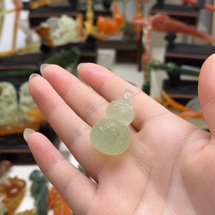 蛇纹石玉岫玉挂坠未镶嵌