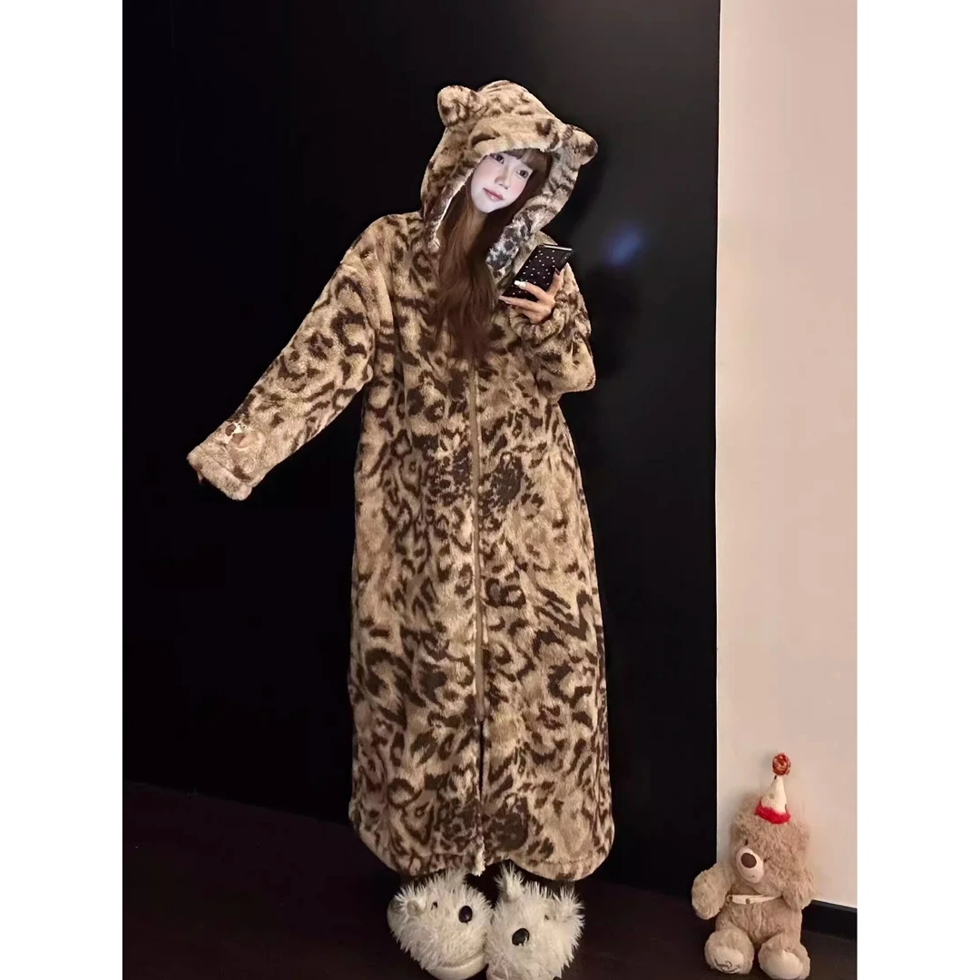 甜酷卡通豹纹连帽珊瑚绒睡袍女冬季加绒加厚睡裙保暖家居服可外穿