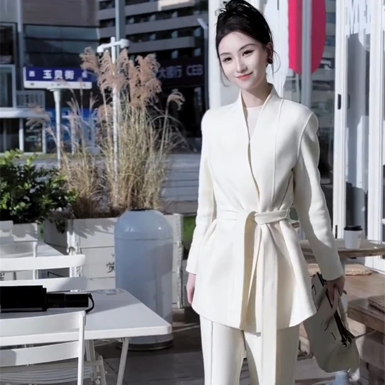 精致简约范时髦2025秋冬新款西服纯色系带收腰外套直筒长裤两件套