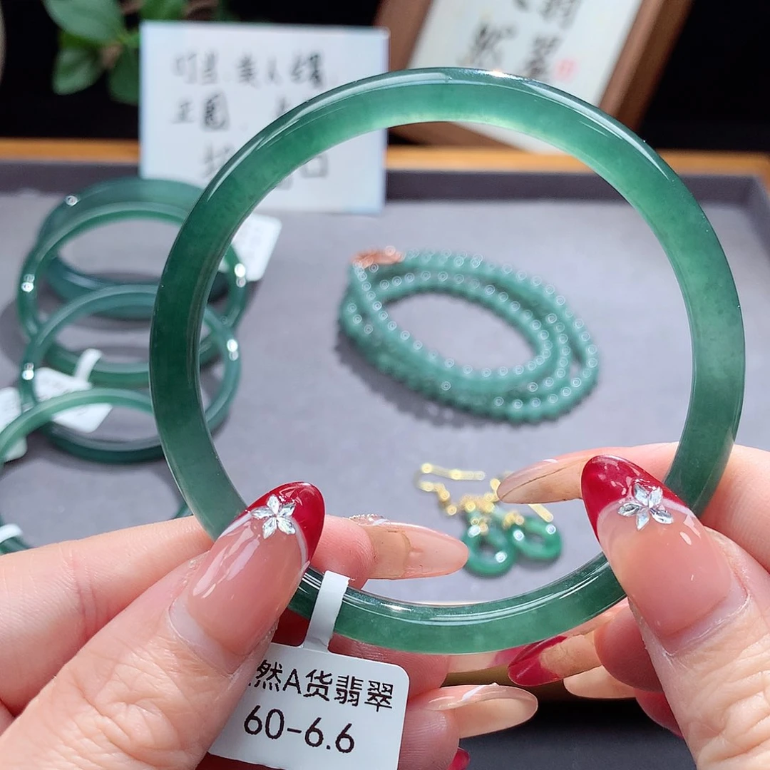 翡翠手镯（圆镯）未镶嵌