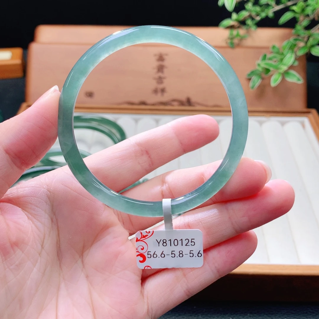 翡翠未镶嵌手镯（圆镯）