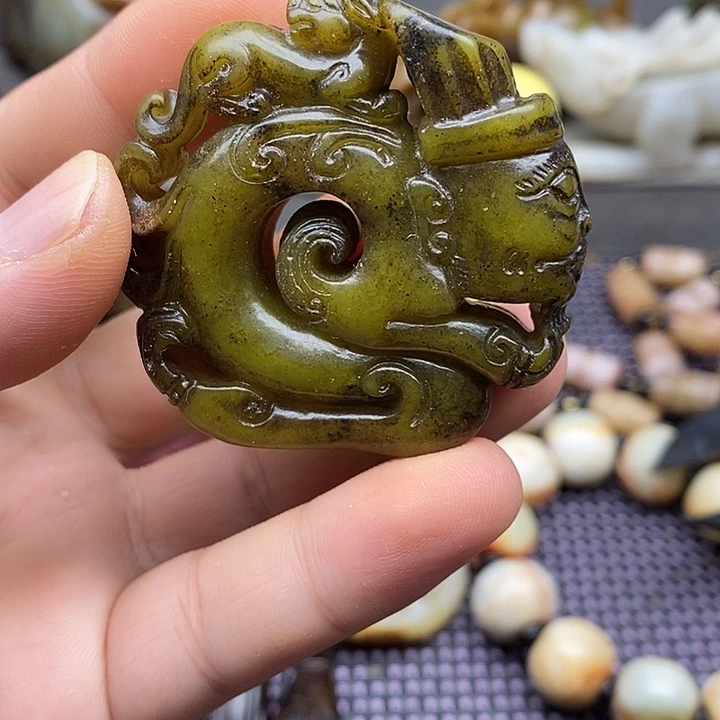 未镶嵌蛇纹石玉颈饰