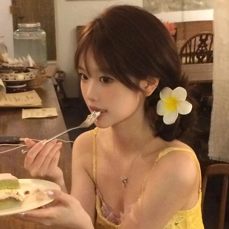 早春浪漫少女鸡蛋花朵发夹侧边刘海碎发夹子度假海边沙滩拍照发饰
