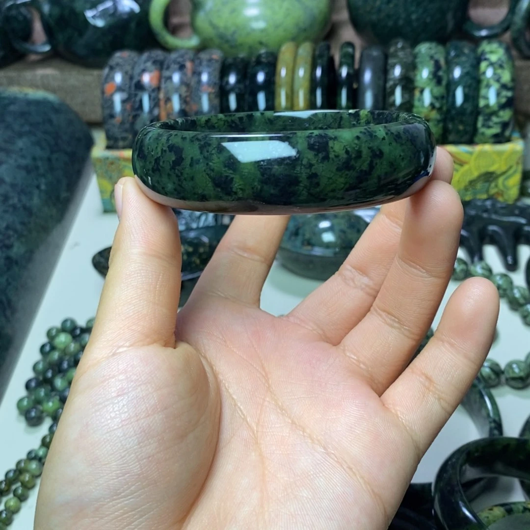 福***蛇纹石玉未镶嵌颈饰