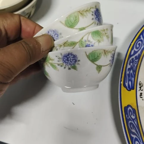 瓷片瓷片，各种摆件，均有瑕疵。沙锅！