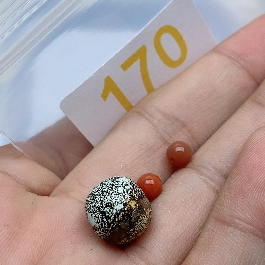 还***儿南红玛瑙未镶嵌珠宝奇石