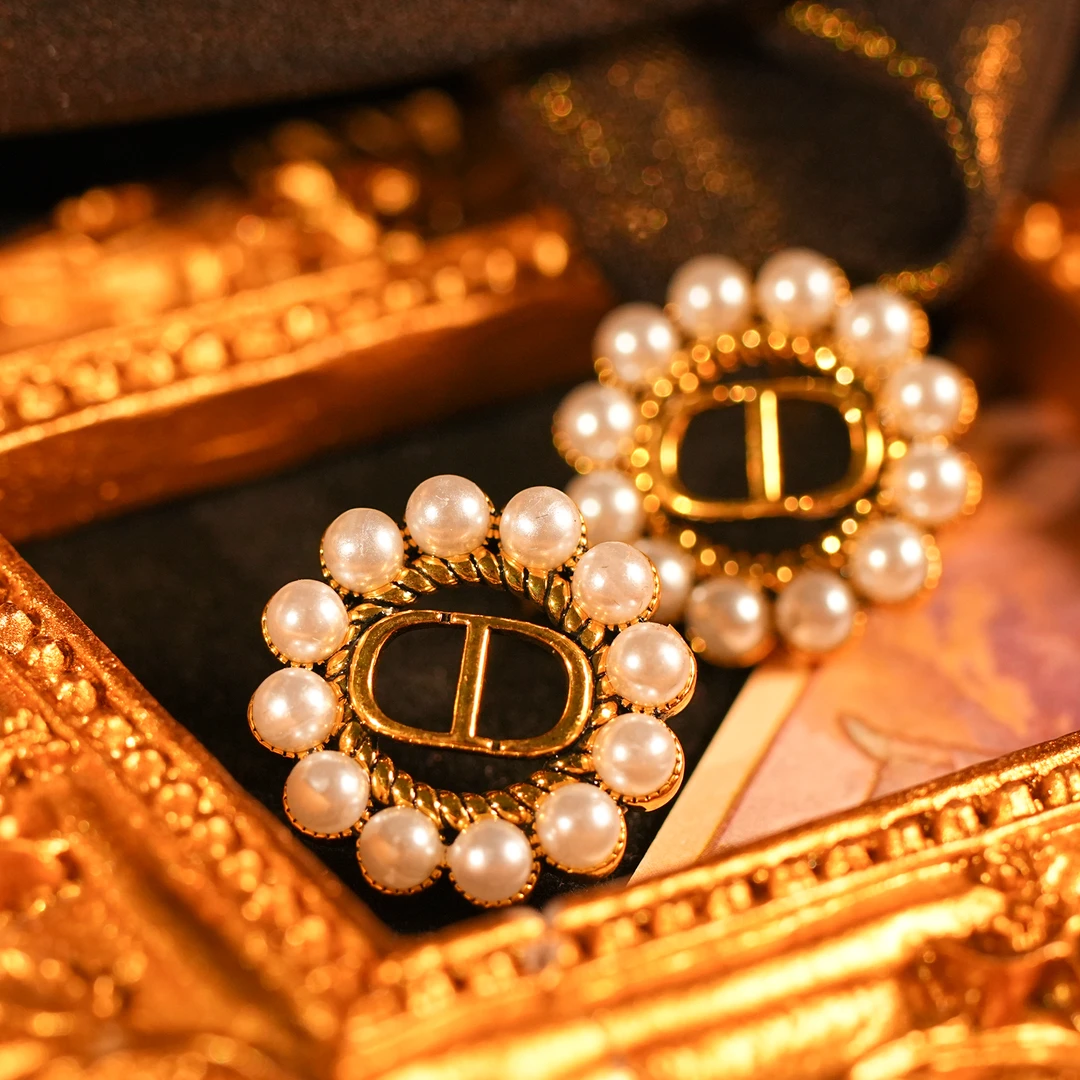 铜合金耳饰 【10100】LeLe 耳钉 镂空珠珠气质百搭时尚轻奢金色字母