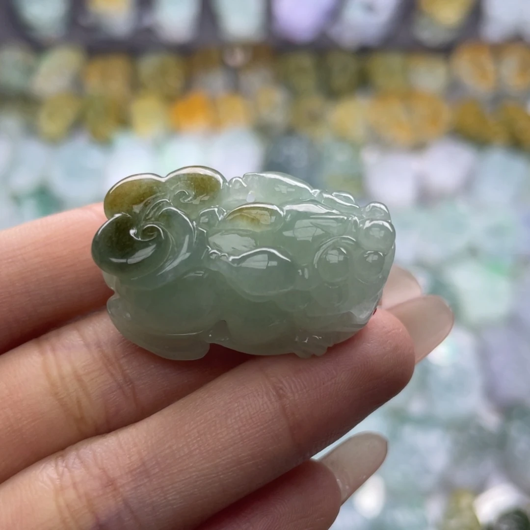 翡翠未镶嵌颈饰貔貅