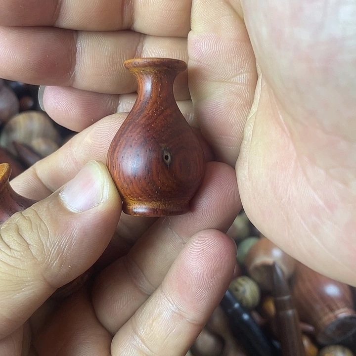 木好**真红酸枝微凹黄檀手把件花瓶