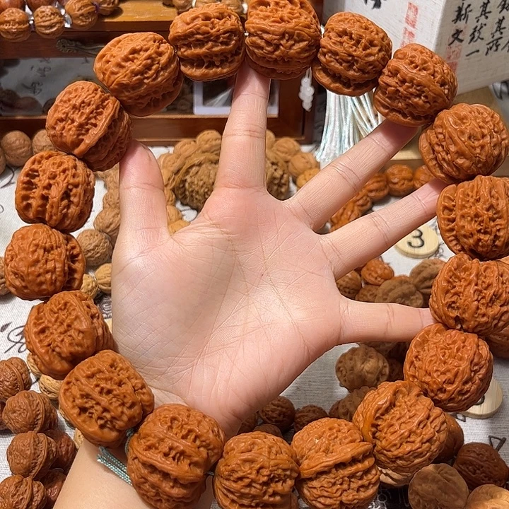 桃核吊坠白狮子手持
