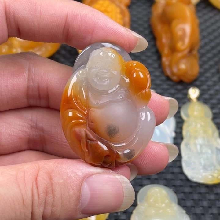 石英质玉（黄龙玉）未镶嵌颈饰