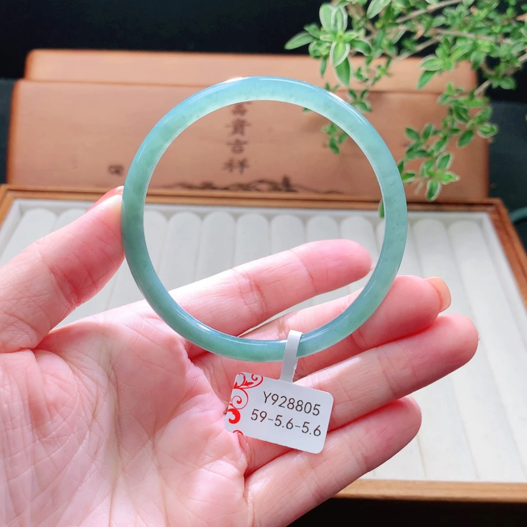 未镶嵌手镯（圆镯）翡翠