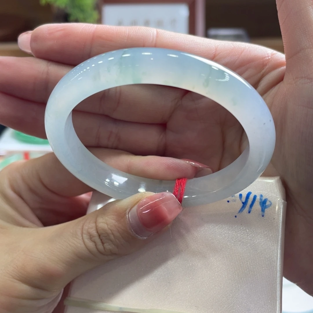 翡翠手镯未镶嵌56贵