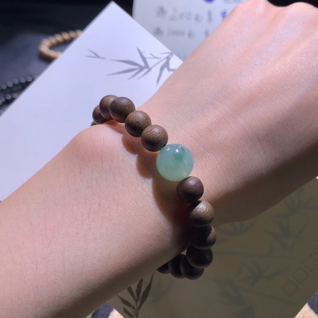 翡翠散珠白底飘绿色卡11.62