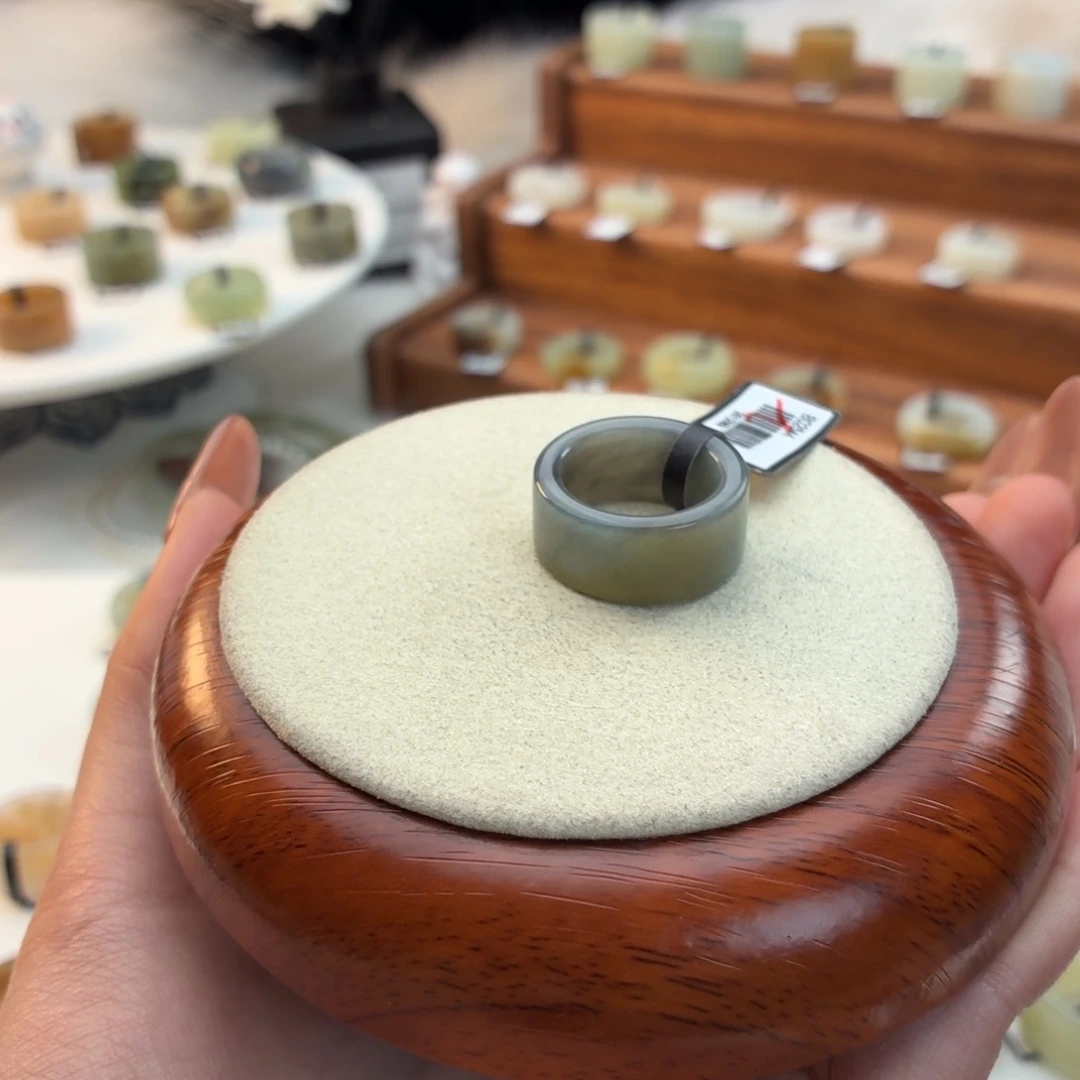 和田玉未镶嵌戒指青花飘糖圆切16.79j110