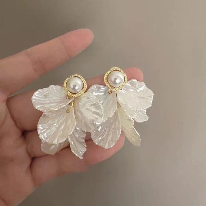 法式复古仿珍珠耳钉白色花瓣流苏耳环高级小众饰品时尚气质耳饰